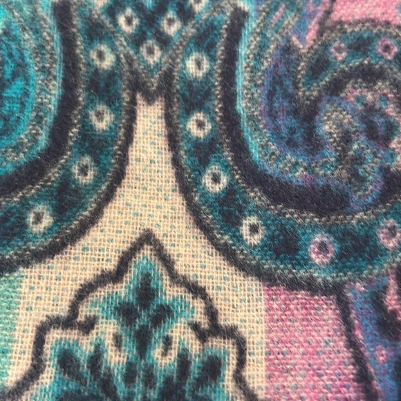 Winter scarf nice weight. - Picture 2 of 2